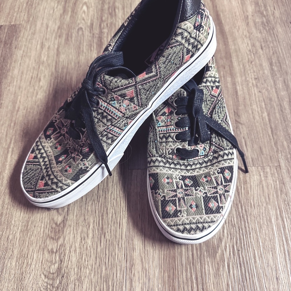 VANS - Picture 2 of 6